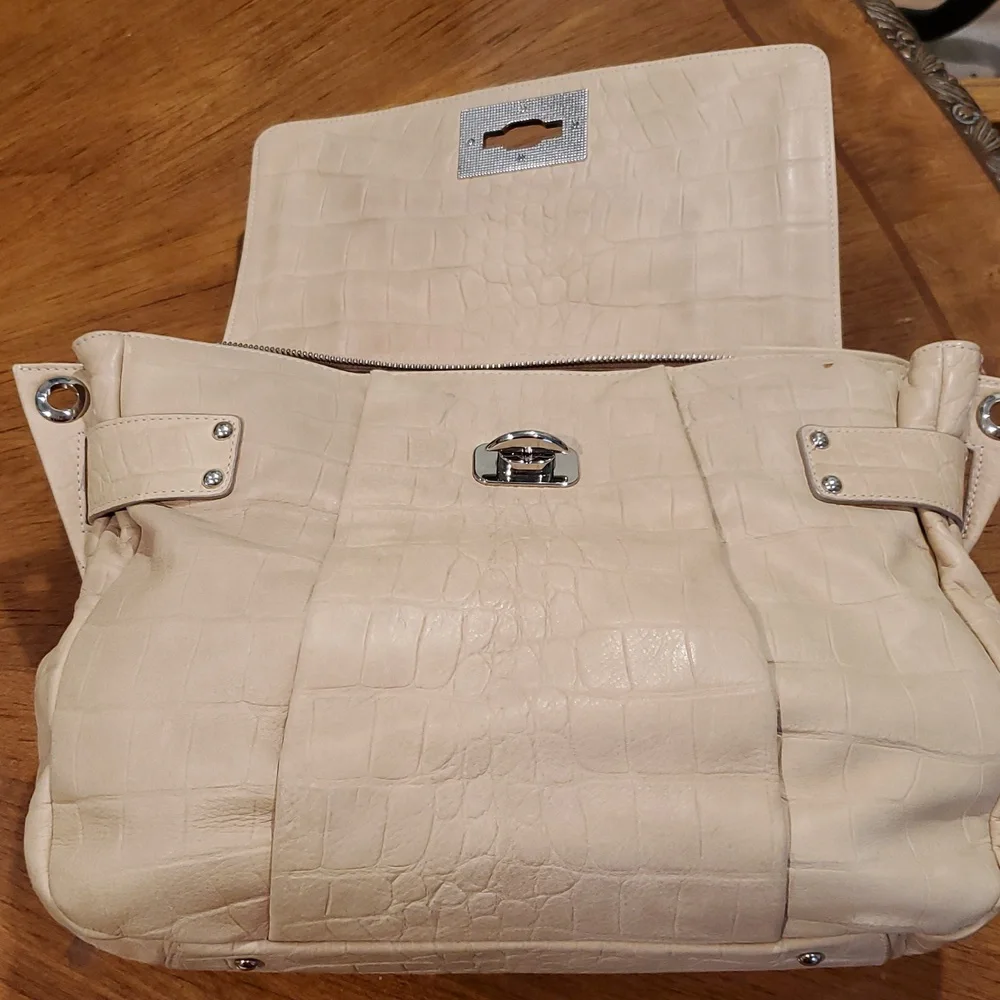 Be & D croc embossed